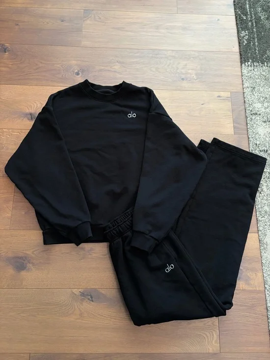 ALO Accolade Sweatpants - Picture 1 of 3